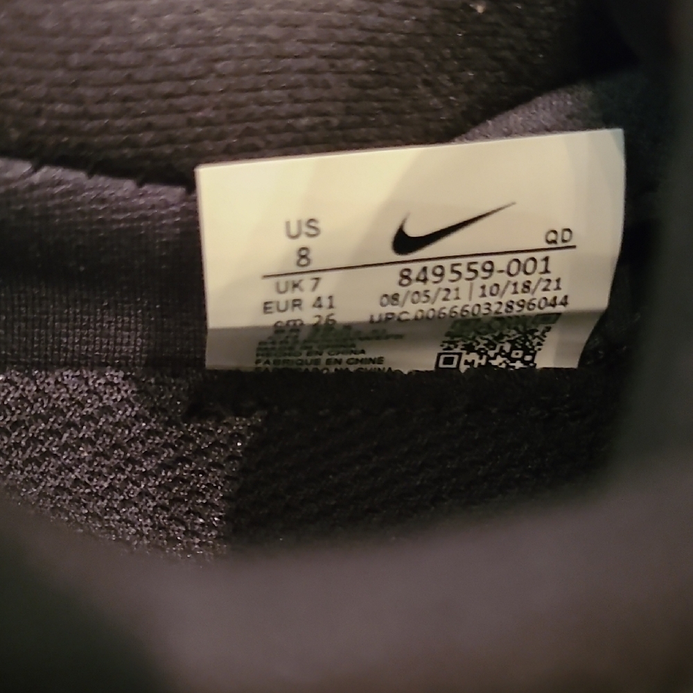 Nike Air Max Black and White Athletic Shoes - Picture 3 of 7